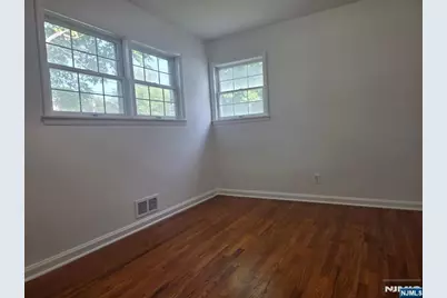 132 Heatherhill Road, Cresskill, NJ 07626 - Photo 2
