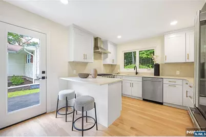 61 Mackay Avenue, Waldwick, NJ 07463 - Photo 10