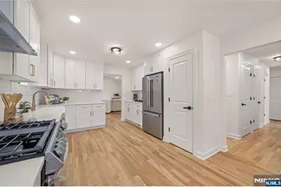 100 Pier Lane, Fairfield, NJ 07004 - Photo 10