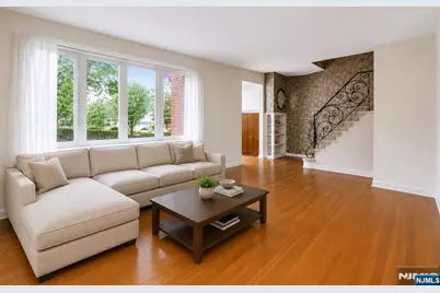 105 Arnot Place, Paramus, NJ 07652 - Photo 2
