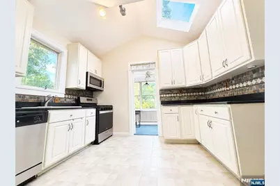 949 Garrison Avenue, Teaneck Township, NJ 07666 - Photo 4