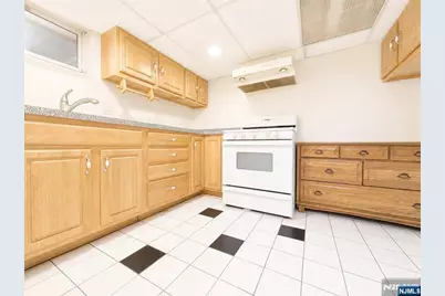 949 Garrison Avenue, Teaneck Township, NJ 07666 - Photo 6