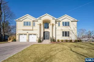 223 Hillcrest Dr, Paramus, NJ 07652 - Photo 2
