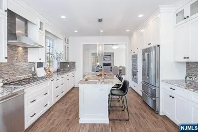223 Hillcrest Drive, Paramus, NJ 07652 - Photo 6