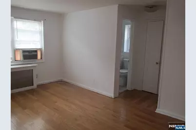 118 Hastings Avenue A #A, Rutherford, NJ 07070 - Photo 4