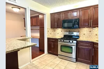 303 Linden Street 303 #303, Mahwah, NJ 07430 - Photo 2