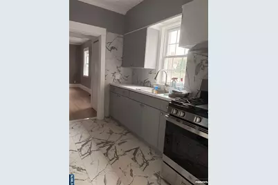 212 Crescent Lane 3 #3, Cliffside Park, NJ 07010 - Photo 10