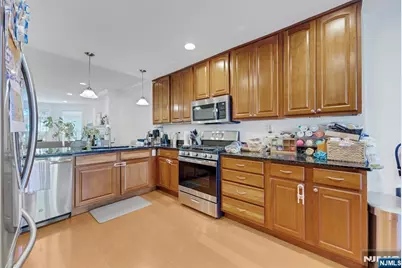 33 E Linden Avenue, Englewood, NJ 07631 - Photo 14