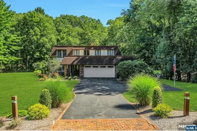 359 Hillview Terrace, Franklin Lakes, NJ 07417 - Photo 2
