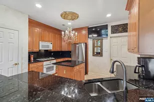12 Schindler Ct 12, Upper Saddle River, NJ 07458 - Photo 16