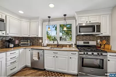 439 Lake Avenue, Lyndhurst Township, NJ 07071 - Photo 12