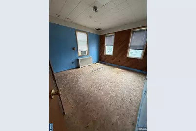 709 Stuyvesant Avenue, Lyndhurst Township, NJ 07071 - Photo 1