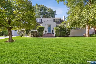 813 Ridgewood Avenue, Oradell, NJ 07649 - Photo 2