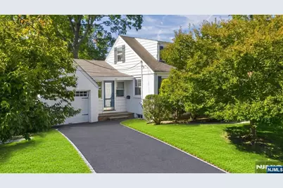 813 Ridgewood Avenue, Oradell, NJ 07649 - Photo 4
