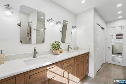 489 Adler Way, Paramus, NJ 07652 - Photo 16