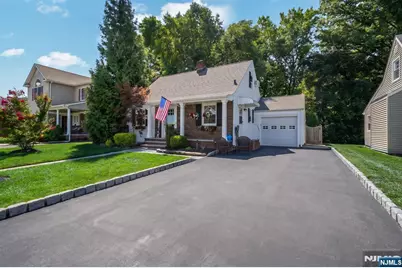 442 Central Park Drive, New Milford, NJ 07646 - Photo 4