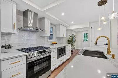 152 Washington Place, Teaneck Township, NJ 07666 - Photo 6