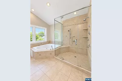 380 Hoover Avenue, Washington Township, NJ 07676 - Photo 10