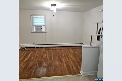 19 Knoble Place 2nd Floor #2nd Floor, Hawthorne, NJ 07506 - Photo 8