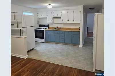 19 Knoble Place 2nd Floor #2nd Floor, Hawthorne, NJ 07506 - Photo 10