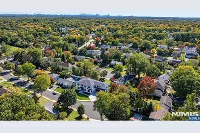 236 Woodcrest Avenue, Paramus, NJ 07652 - Photo 10