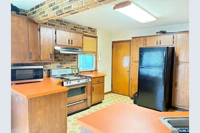 218 Pandolfi Avenue, Secaucus, NJ 07094 - Photo 6