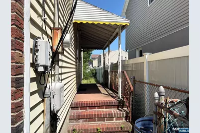 218 Pandolfi Avenue, Secaucus, NJ 07094 - Photo 18