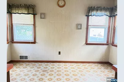 218 Pandolfi Avenue, Secaucus, NJ 07094 - Photo 8