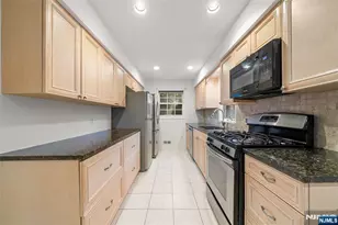 8 Beacon Hill, Pompton Lakes, NJ 07442 - Photo 8