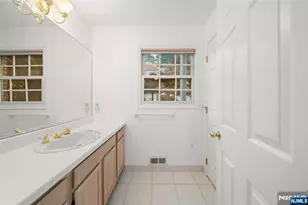 8 Beacon Hill, Pompton Lakes, NJ 07442 - Photo 10