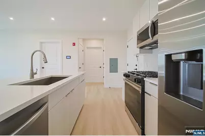 401 E Central Boulevard 4B #4B, Palisades Park, NJ 07650 - Photo 6