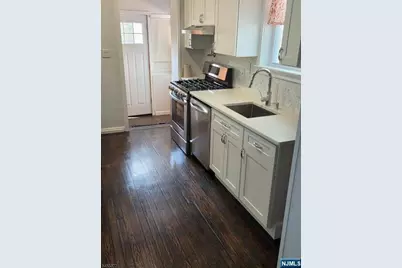 195 Kerrigan Boulevard, Newark, NJ 07106 - Photo 6