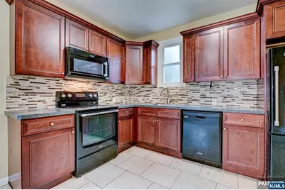 138 Hamburg Turnpike, Bloomingdale, NJ 07403 - Photo 4
