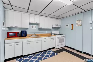 17 Railroad Ave, Phillipsburg, NJ 08865 - Photo 10