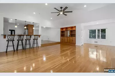 144 Seneca Court, Paramus, NJ 07652 - Photo 10