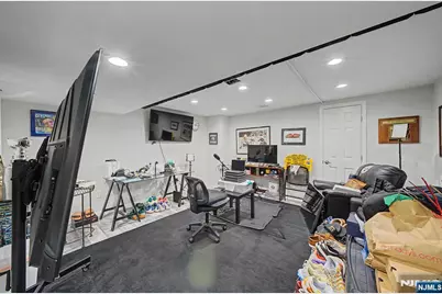 61 Heatherhill Lane, Woodcliff Lake, NJ 07677 - Photo 34