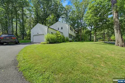 61 Heatherhill Lane, Woodcliff Lake, NJ 07677 - Photo 4
