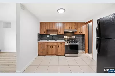 37 Hazelview Avenue, Clifton, NJ 07011 - Photo 4
