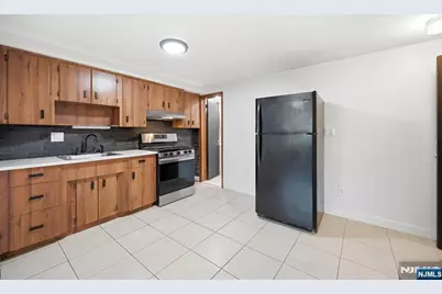 37 Hazelview Avenue, Clifton, NJ 07011 - Photo 6