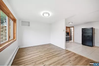 37 Hazelview Avenue, Clifton, NJ 07011 - Photo 10