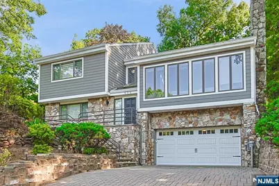 570 Grandview Terrace, Leonia, NJ 07605 - Photo 2