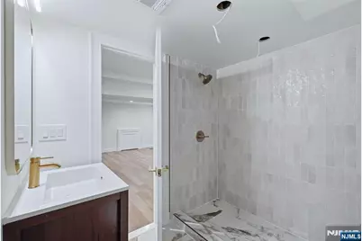 60 Lasalle Avenue, Hasbrouck Heights, NJ 07604 - Photo 34