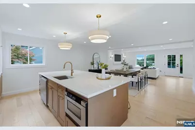 60 Lasalle Avenue, Hasbrouck Heights, NJ 07604 - Photo 12