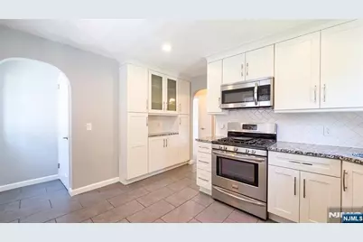 231 Linden Place, New Milford, NJ 07646 - Photo 8