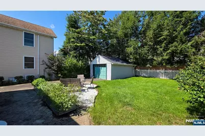 231 Linden Place, New Milford, NJ 07646 - Photo 18