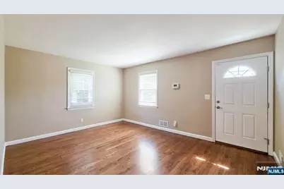 231 Linden Place, New Milford, NJ 07646 - Photo 6