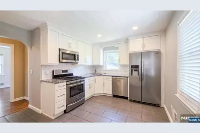 231 Linden Place, New Milford, NJ 07646 - Photo 2