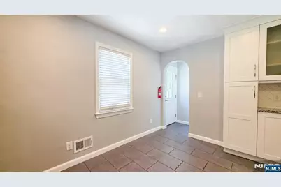 231 Linden Place, New Milford, NJ 07646 - Photo 10