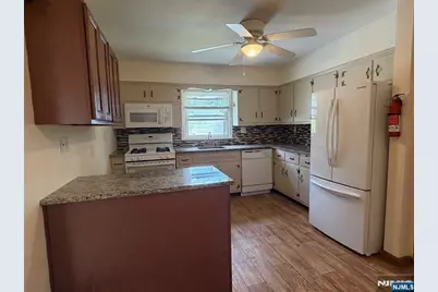 207 Graphic Boulevard, Bergenfield, NJ 07621 - Photo 8