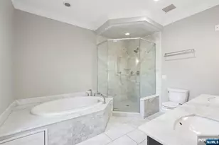 20 Marquis Ct, Edgewater, NJ 07020 - Photo 24